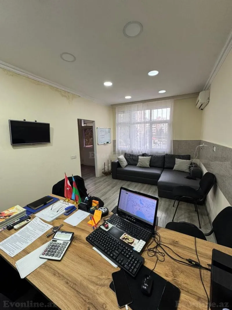 Kirayə verilir Ofis 35 m² 4-cü mikrorayon