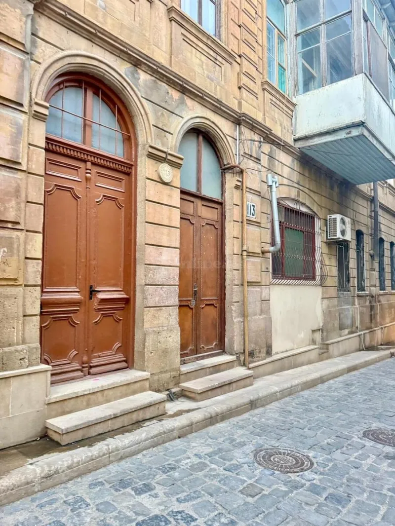1 otaqlı Ofis 40 m² İçərişəhər m. Kirayə verilir