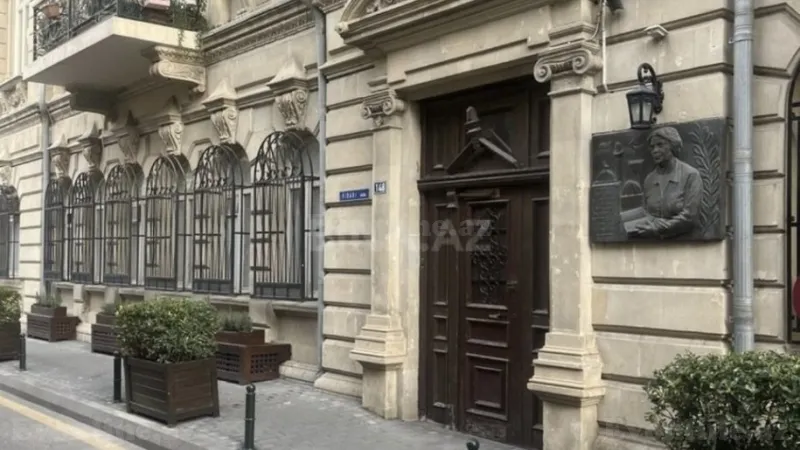 Kirayə verilir 3 otaqlı Mənzil Köhnə tikili 100 m² Sahil m. - şəkil 3