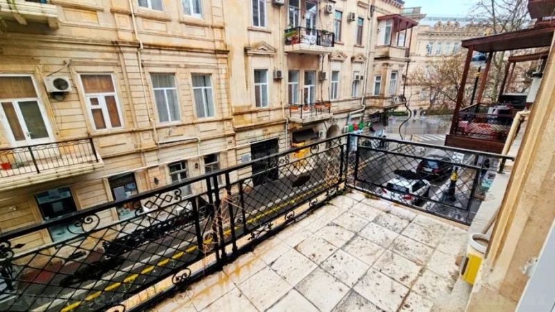 Satılır 5 otaqlı Mənzil Köhnə tikili 200 m² İçərişəhər m. - şəkil 18