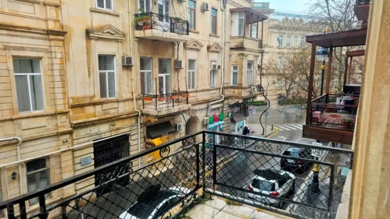 Satılır 5 otaqlı Mənzil Köhnə tikili 200 m² İçərişəhər m. - şəkil 19