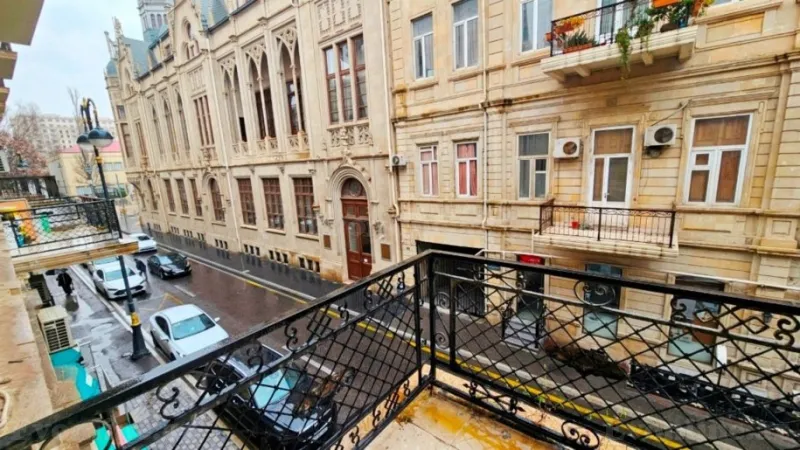 Satılır 5 otaqlı Mənzil Köhnə tikili 200 m² İçərişəhər m. - şəkil 20