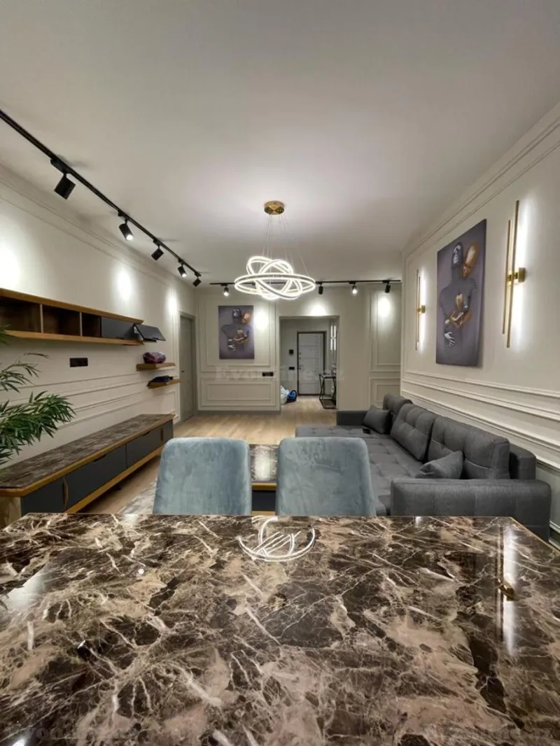 Kirayə verilir 3 otaqlı Mənzil Yeni tikili 115 m² 8 Noyabr m.