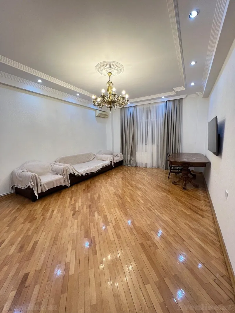 3 otaqlı Mənzil 120 m² 6-cı mikrorayon Kirayə verilir