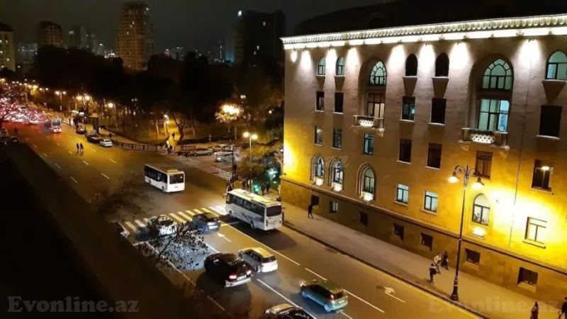 3 otaqlı Mənzil 90 m² 28 May m. Kirayə verilir