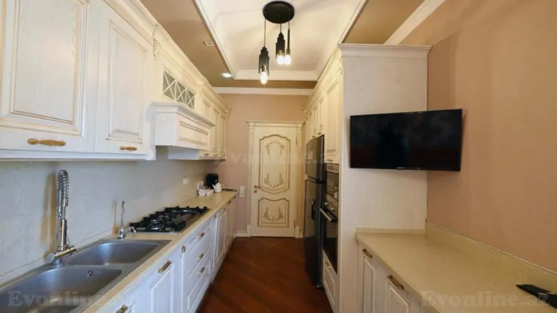 Kirayə verilir 3 otaqlı Mənzil Yeni tikili 136 m² Gənclik m. - şəkil 2