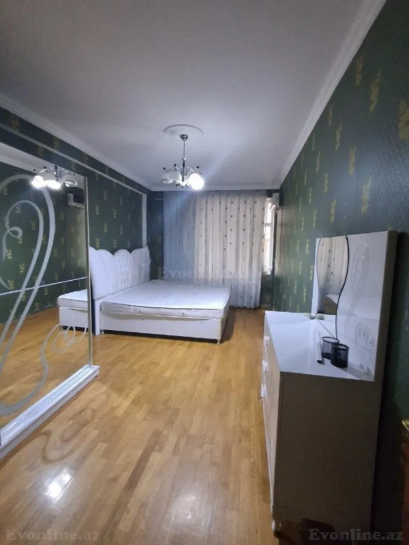 3 otaqlı Mənzil 140 m² 8 Noyabr m. Satılır