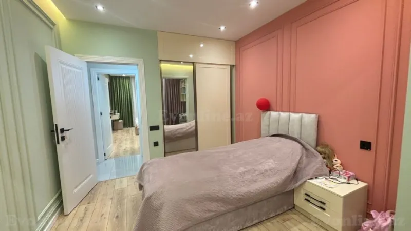 Satılır 5 otaqlı Mənzil Köhnə tikili 130 m² 20 Yanvar m. - şəkil 8