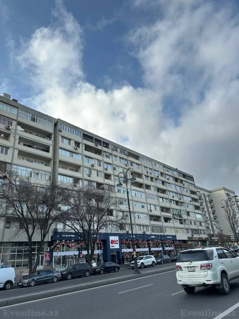 3 otaqlı Mənzil 90 m² İnşaatçılar m. Satılır