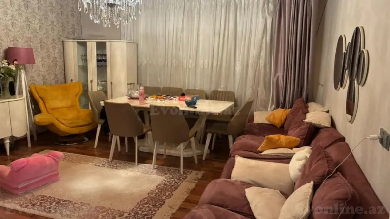 Satılır 3 otaqlı Mənzil Köhnə tikili 79 m² Memar Əcəmi m.