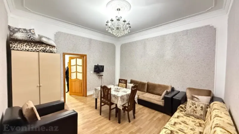 Satılır 4 otaqlı Mənzil Köhnə tikili 73 m² Nəsimi r. - şəkil 2