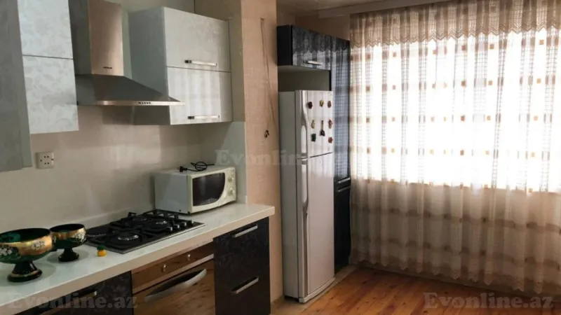 3 otaqlı Mənzil 80 m² 6-cı mikrorayon Kirayə verilir