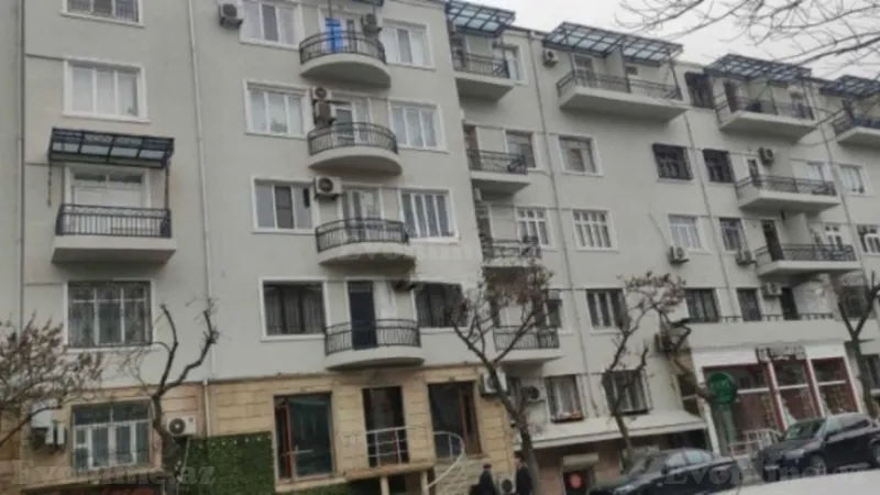 3 otaqlı Mənzil 80 m² 28 May m. Satılır