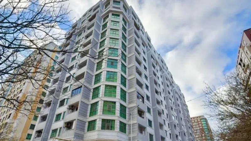 Satılır 4 otaqlı Mənzil Yeni tikili 135 m² Nəsimi r. - şəkil 2
