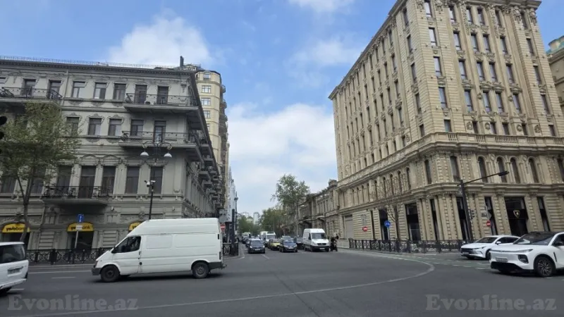 Satılır 2 otaqlı Mənzil Köhnə tikili 68 m² Sahil m. - şəkil 2