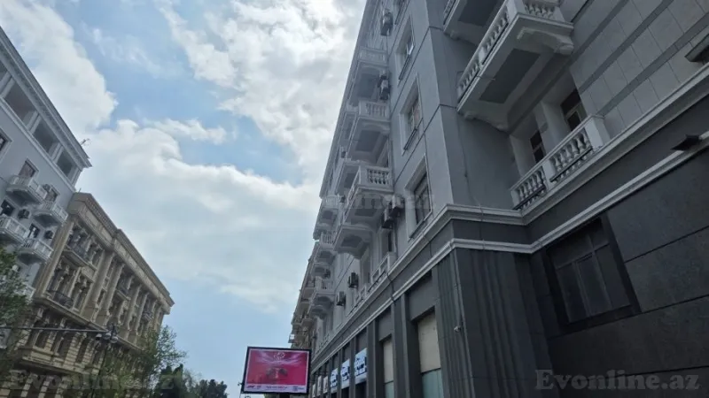 Satılır 2 otaqlı Mənzil Köhnə tikili 68 m² Sahil m. - şəkil 3