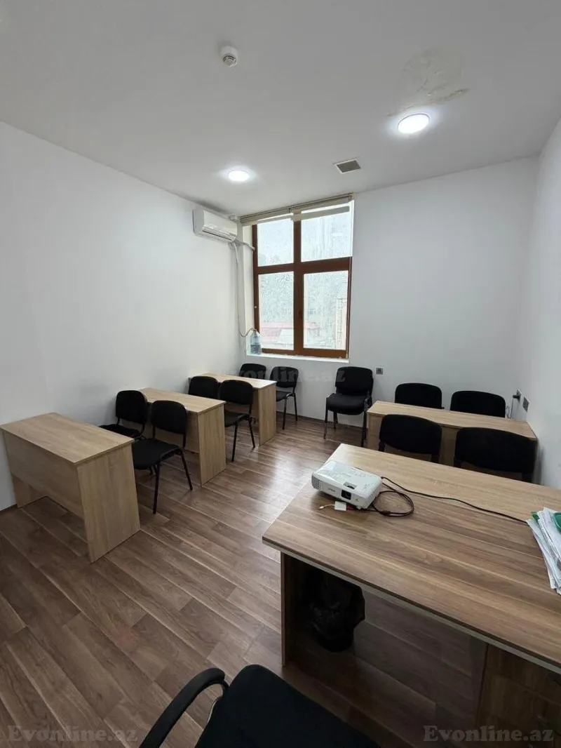 1 otaqlı Ofis 20 m² 28 May m. Kirayə verilir