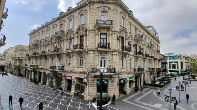 3 otaqlı Mənzil 100 m² İçərişəhər m. Kirayə verilir