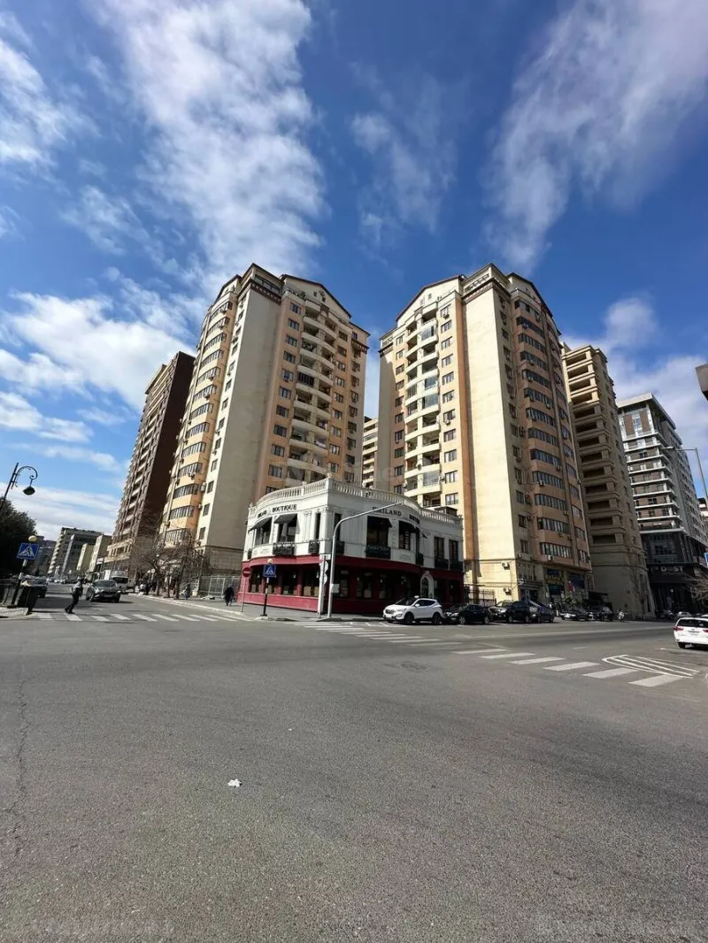 4 otaqlı Mənzil 240 m² Xətai m. Satılır