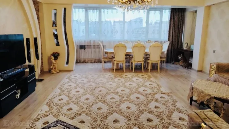 Satılır 3 otaqlı Mənzil Köhnə tikili 120 m² İnşaatçılar m. - şəkil 2