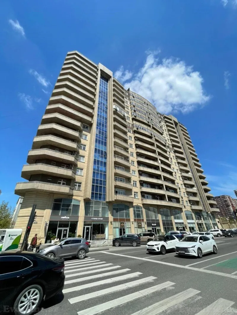 20 otaqlı Ofis 1600 m² 28 May m. Kirayə verilir