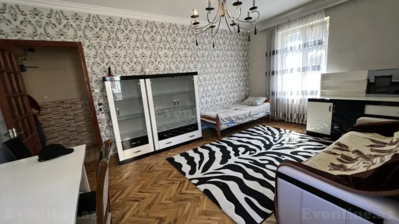 3 otaqlı Mənzil 80 m² Elmlər Akademiyası m. Kirayə verilir