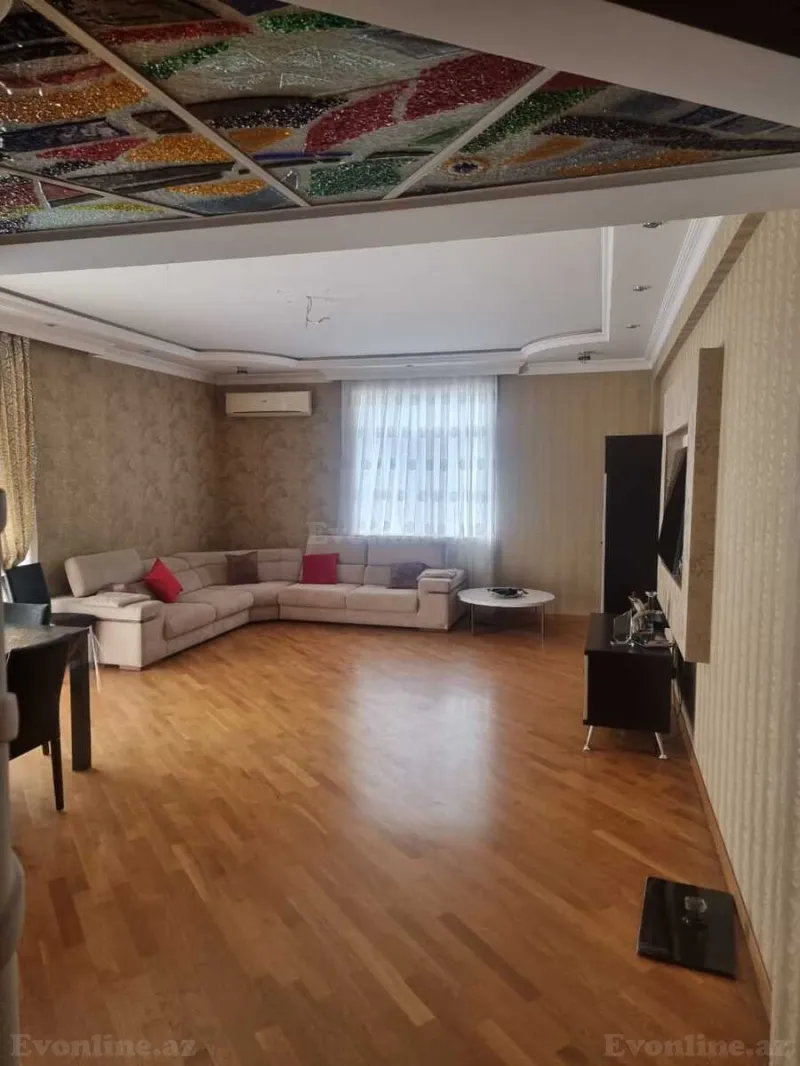 4 otaqlı Mənzil 180 m² Elmlər Akademiyası m. Satılır