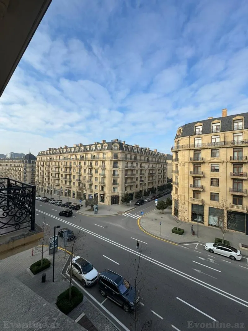 3 otaqlı Mənzil 132 m² Xətai r. Satılır