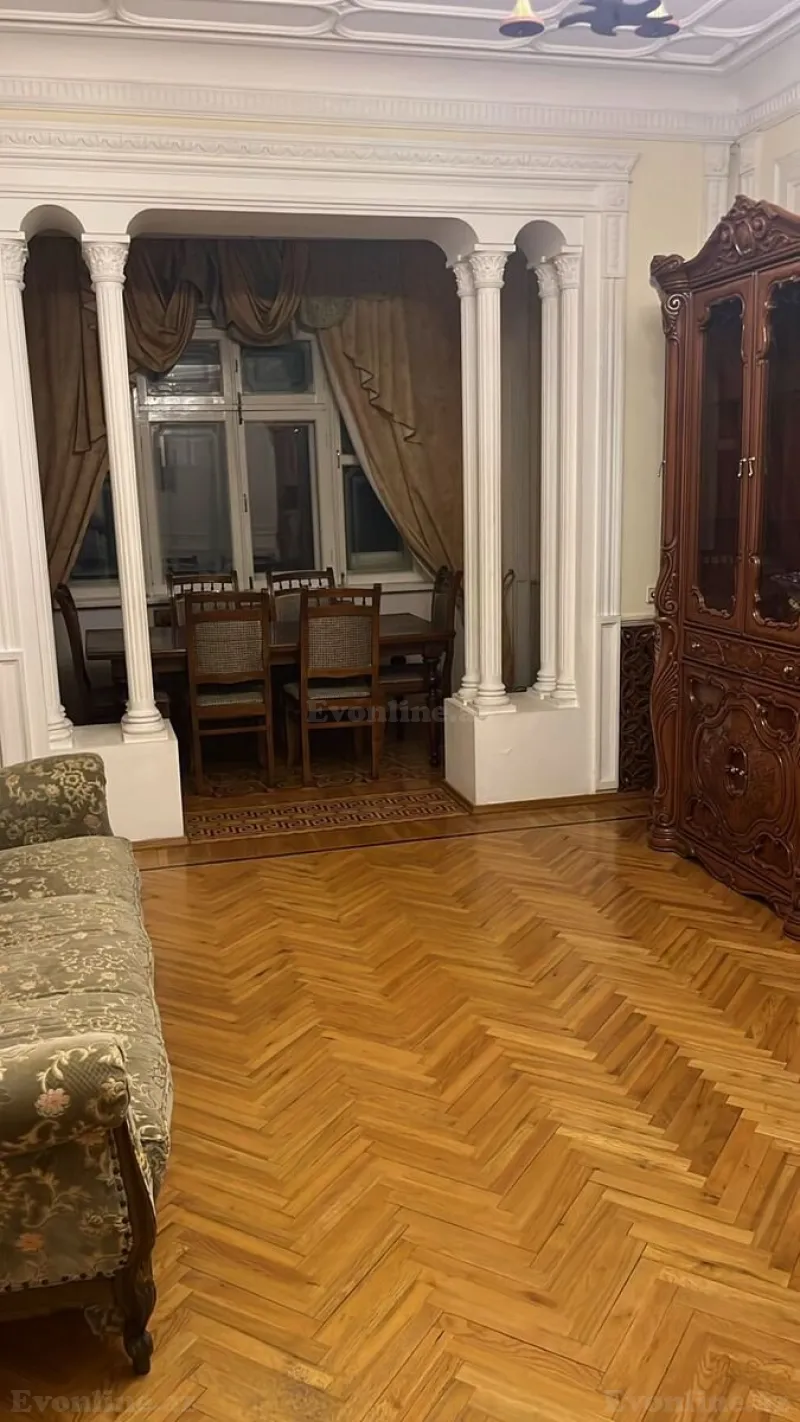 Kirayə verilir 3 otaqlı Mənzil Köhnə tikili 90 m² İçərişəhər m.