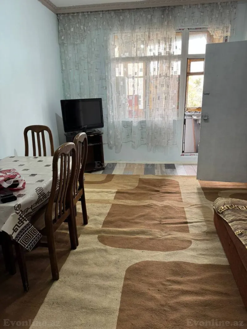 Kirayə verilir 2 otaqlı Mənzil Köhnə tikili 45 m² 4-cü mikrorayon - şəkil 2