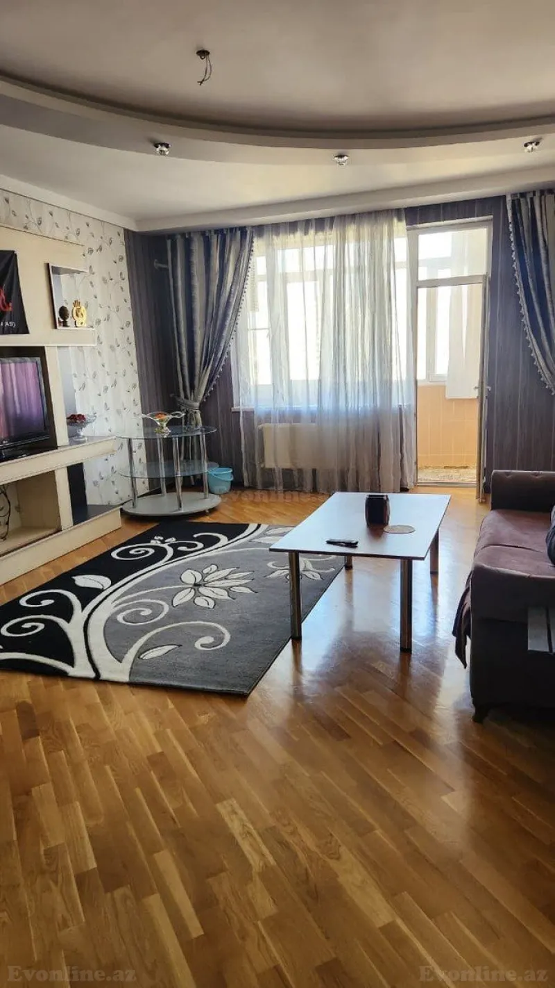 3 otaqlı Mənzil 140 m² Elmlər Akademiyası m. Kirayə verilir