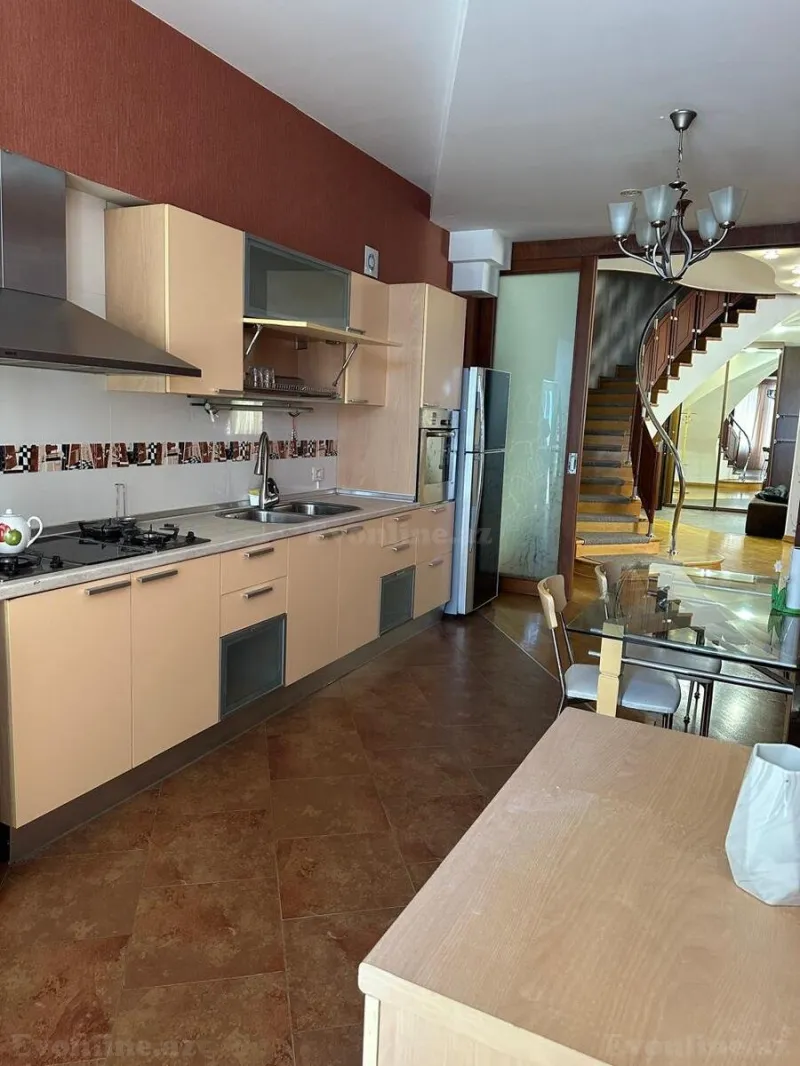 Kirayə verilir 5 otaqlı Mənzil Yeni tikili 340 m² İçərişəhər m. - şəkil 9