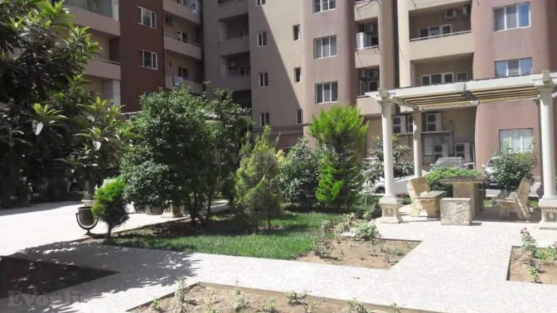 2 otaqlı Mənzil 65 m² Elmlər Akademiyası m. Kirayə verilir