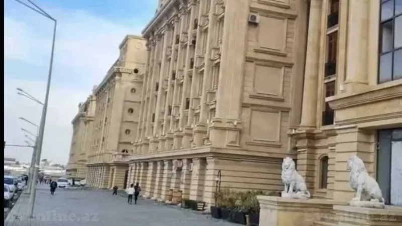 Satılır 3 otaqlı Mənzil Yeni tikili 130 m² Bayıl - şəkil 2