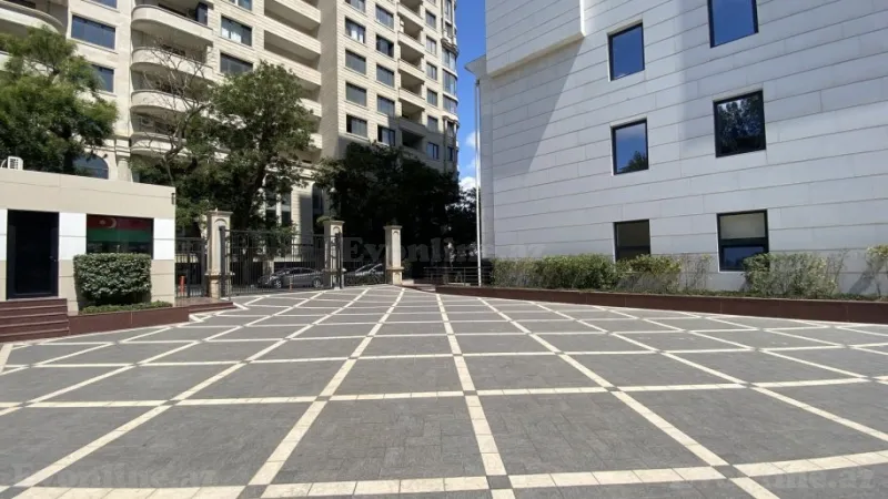 Satılır 4 otaqlı Mənzil Yeni tikili 212 m² Səbail r. - şəkil 28