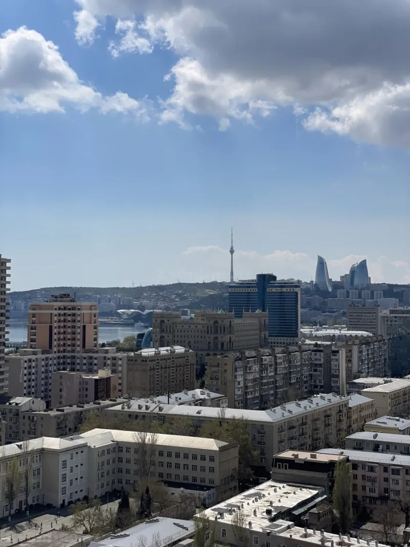 Kirayə verilir 3 otaqlı Mənzil Yeni tikili 135 m² 28 May m. - şəkil 2