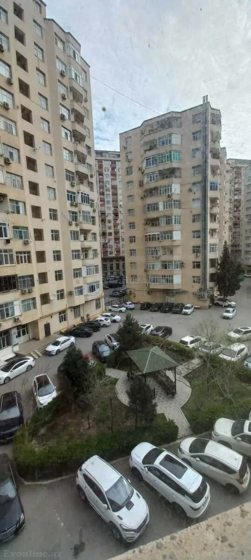 2 otaqlı Mənzil 65 m² Neftçilər m. Satılır