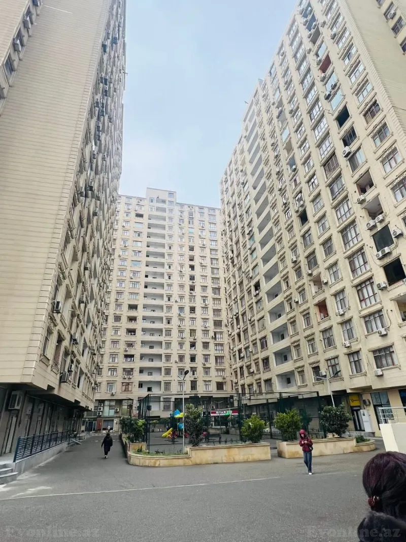 2 otaqlı Mənzil 60 m² İnşaatçılar m. Satılır