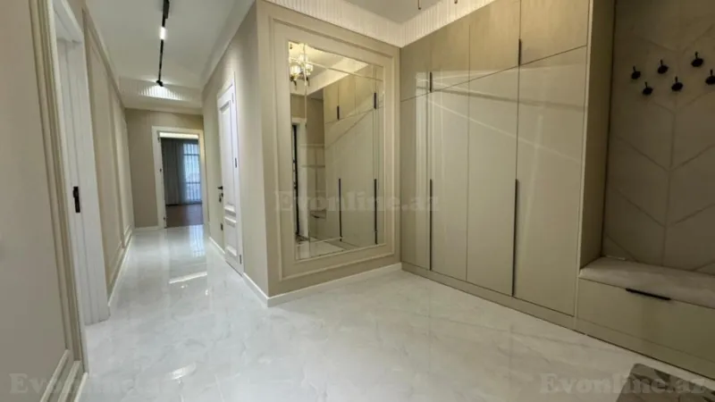 Satılır 4 otaqlı Mənzil Yeni tikili 137 m² 8 Noyabr m.