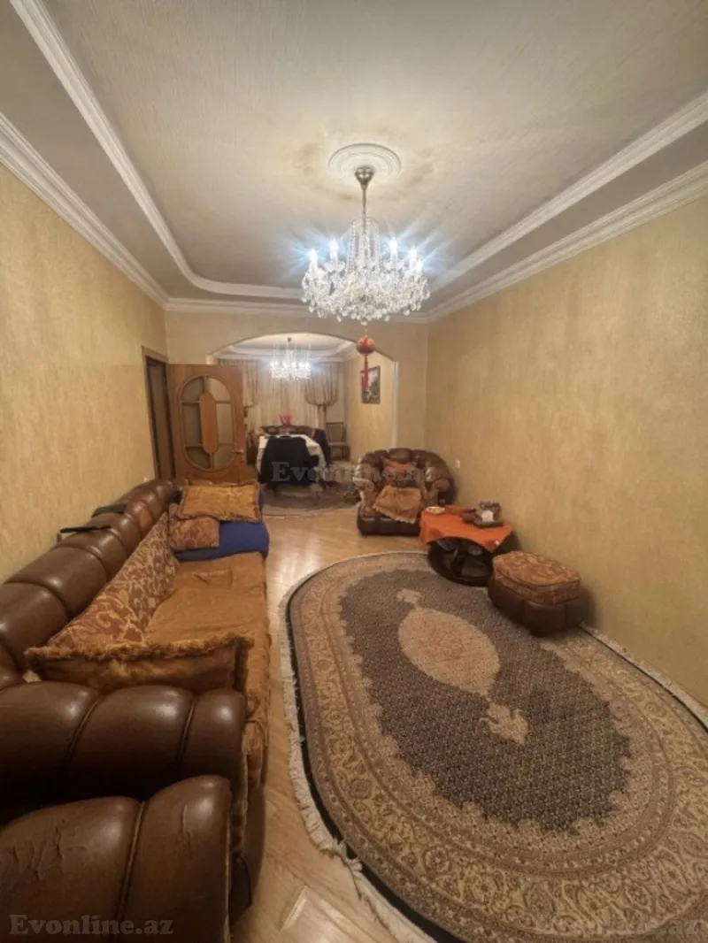 Satılır 4 otaqlı Mənzil Köhnə tikili 110 m² Yeni Yasamal