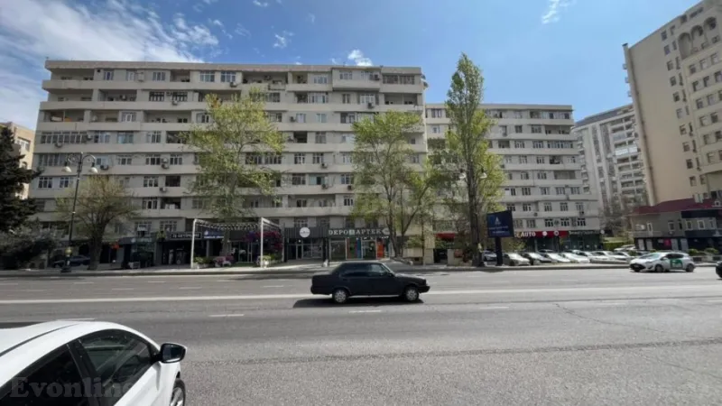 Satılır 2 otaqlı Mənzil Köhnə tikili 65 m² Gənclik m. - şəkil 13