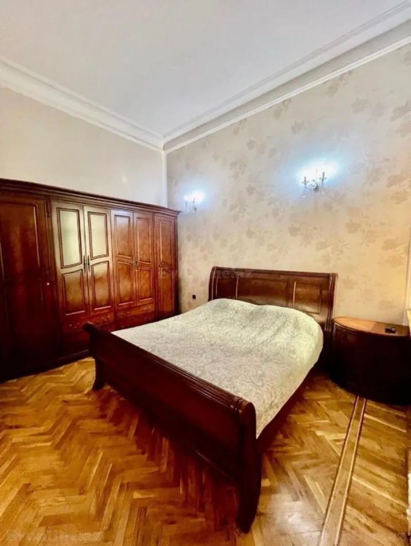 Kirayə verilir 3 otaqlı Mənzil Köhnə tikili 140 m² Sahil m. - şəkil 3