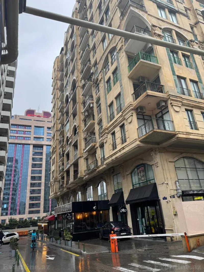 4 otaqlı Mənzil 200 m² Sahil m. Satılır