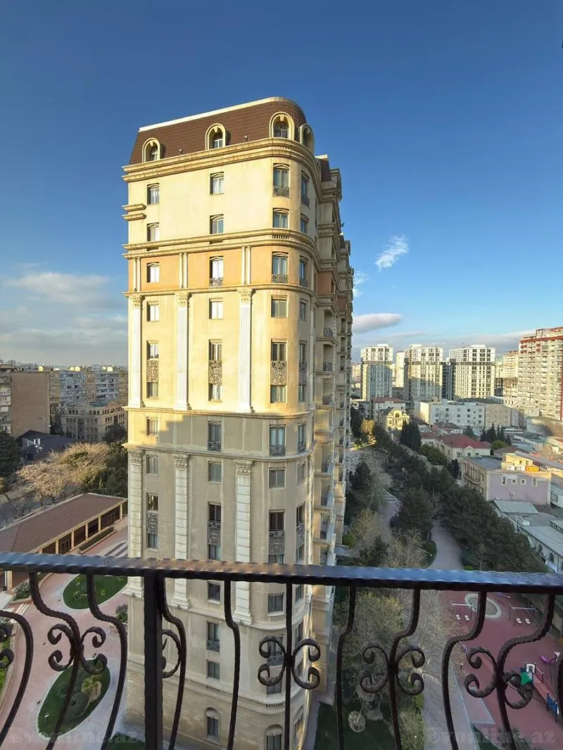 Satılır 4 otaqlı Mənzil Yeni tikili 220 m² Gənclik m. - şəkil 8