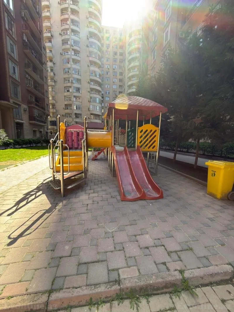 Satılır 4 otaqlı Mənzil Yeni tikili 220 m² Gənclik m. - şəkil 24