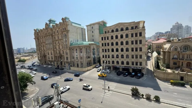 4 otaqlı Mənzil 170 m² 8 Noyabr m. Satılır