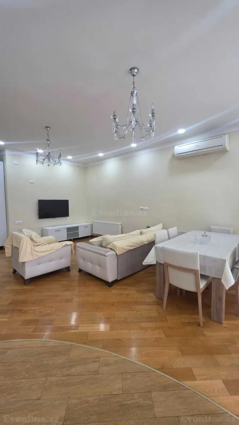 3 otaqlı Mənzil 130 m² Elmlər Akademiyası m. Kirayə verilir