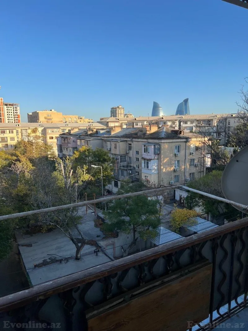 2 otaqlı Mənzil 60 m² Elmlər Akademiyası m. Kirayə verilir