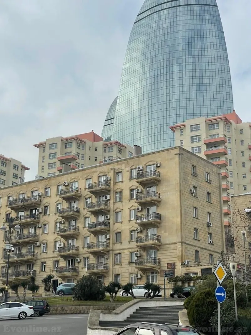 2 otaqlı Mənzil 65 m² İçərişəhər m. Satılır