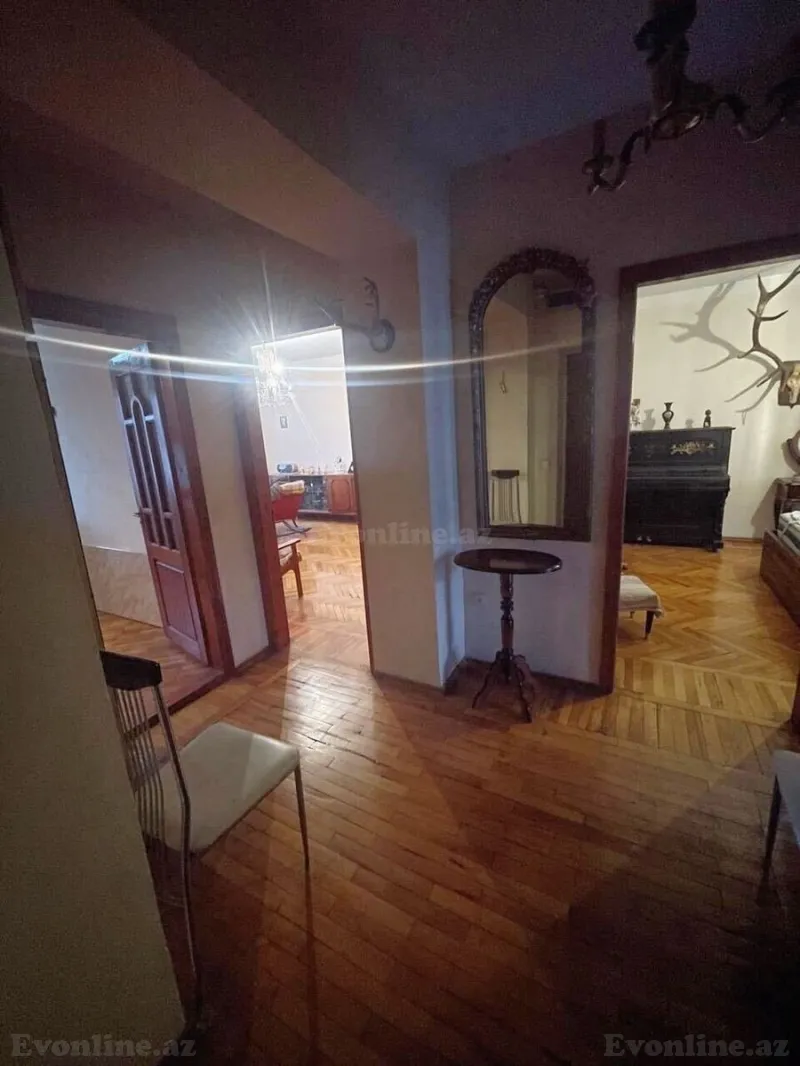 Satılır 2 otaqlı Mənzil Köhnə tikili 65 m² İçərişəhər m. - şəkil 2